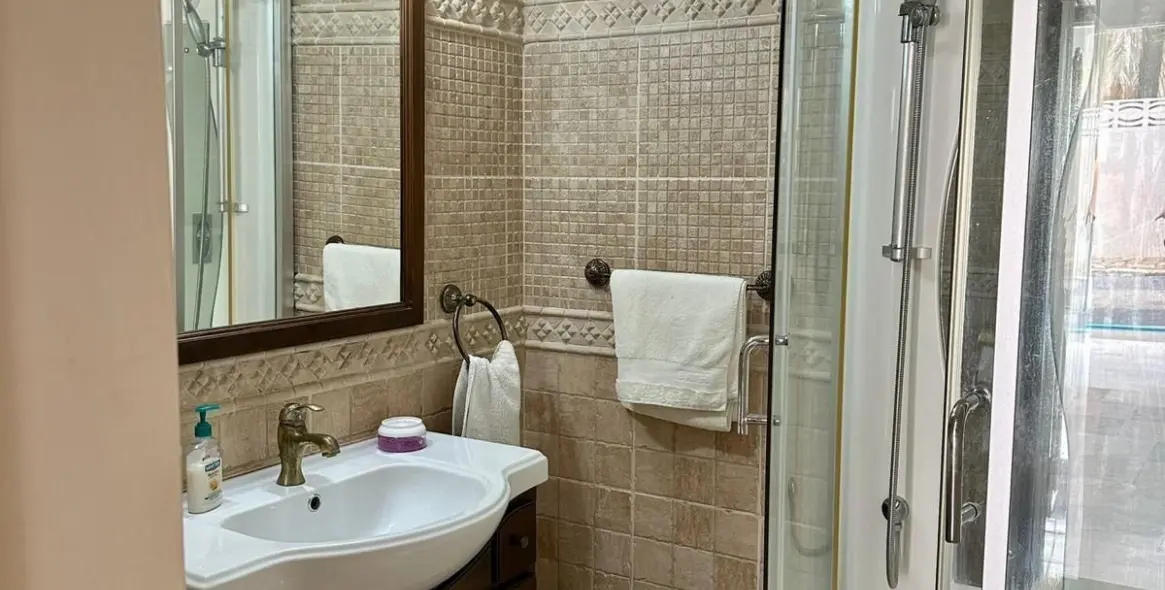 Short-term rent of detached villa in Estepona 39