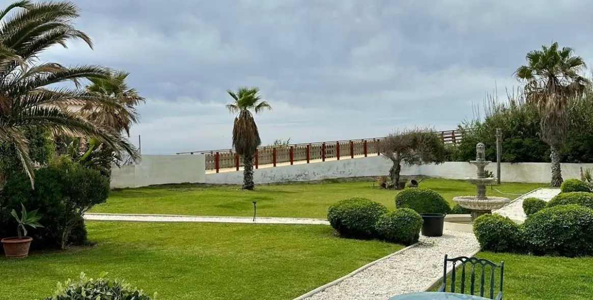 Short-term rent of detached villa in Estepona 44