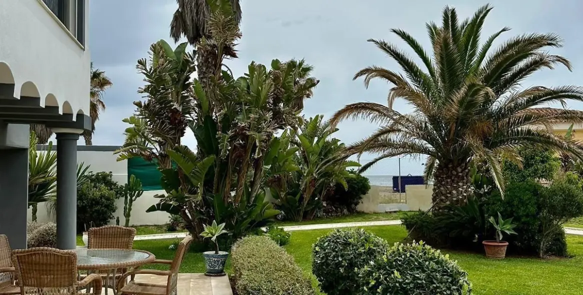 Short-term rent of detached villa in Estepona 47