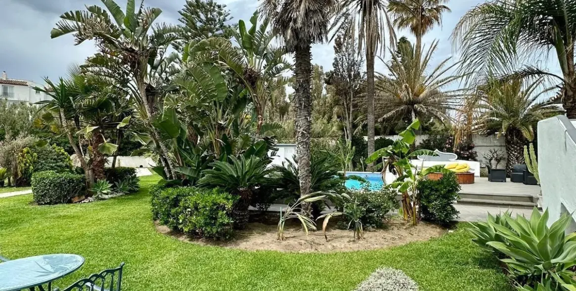 Short-term rent of detached villa in Estepona 49