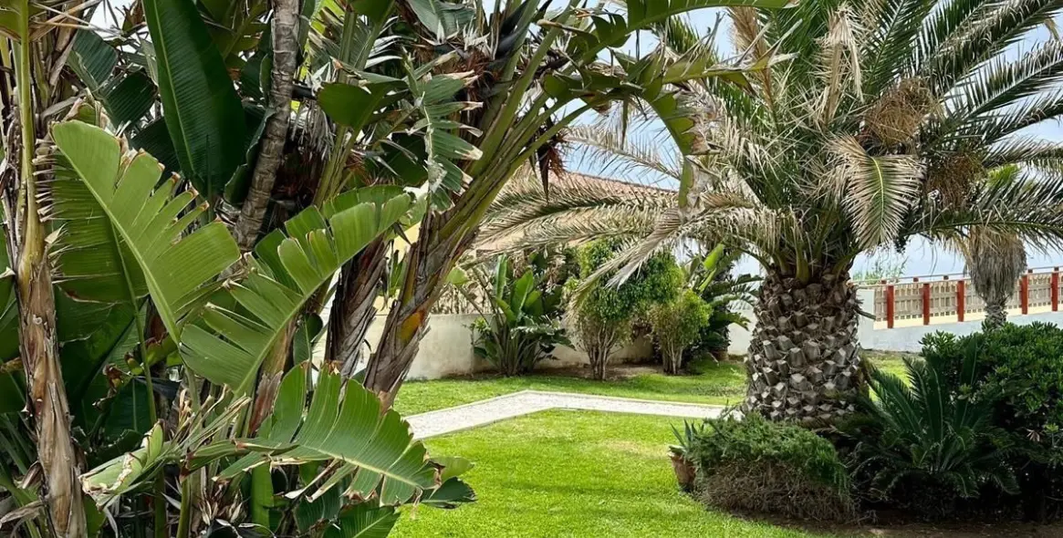 Short-term rent of detached villa in Estepona 51