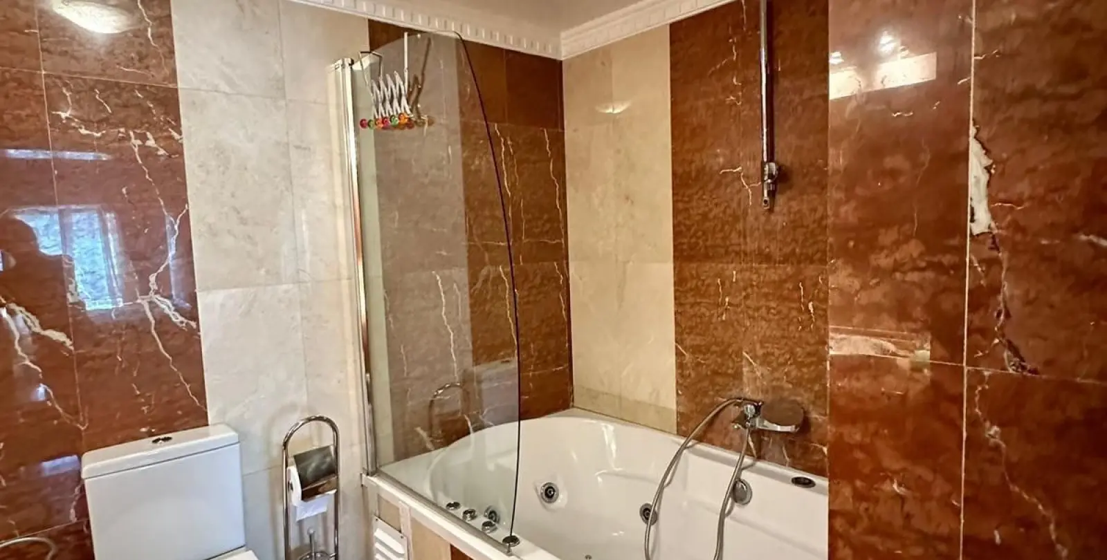 Short-term rent of detached villa in Estepona 12
