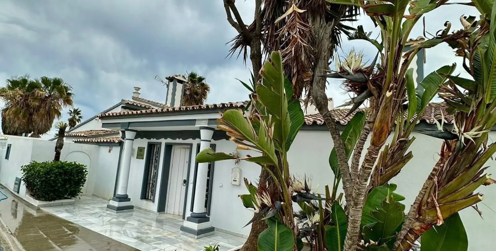 Short-term rent of detached villa in Estepona 25