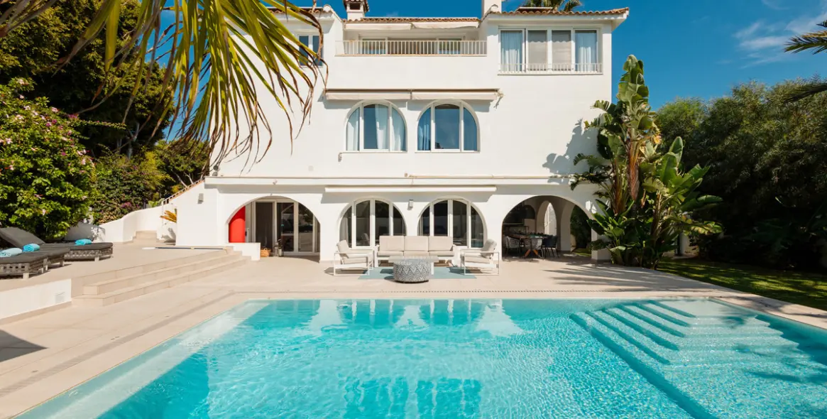 Alquiler a largo plazo de villa independiente en Costabella 1