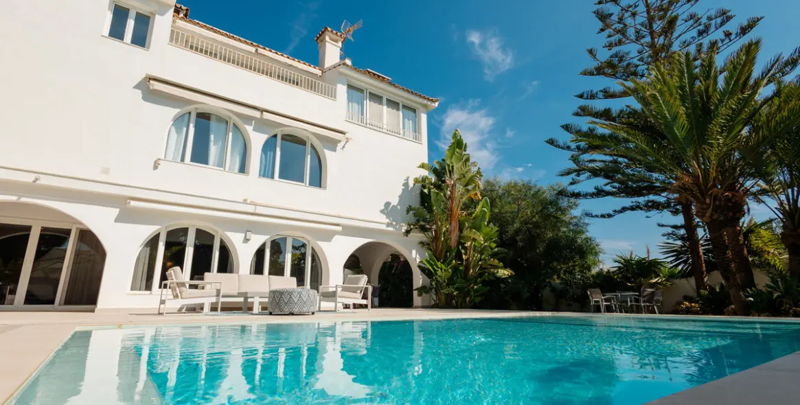 Alquiler a largo plazo de villa independiente en Costabella 11