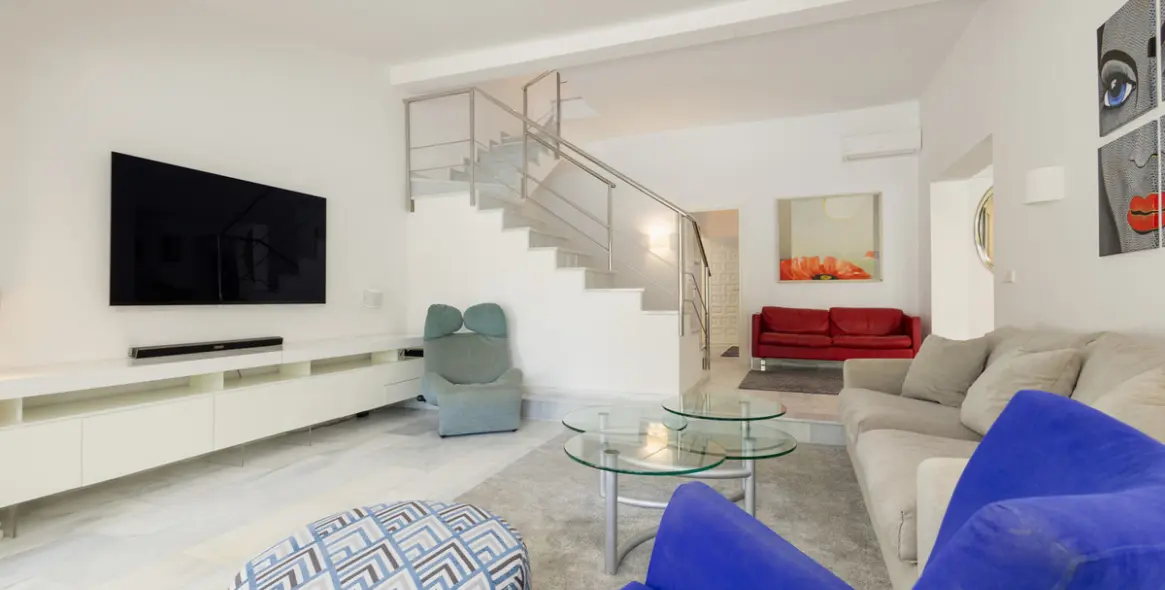 Alquiler a largo plazo de villa independiente en Costabella 12