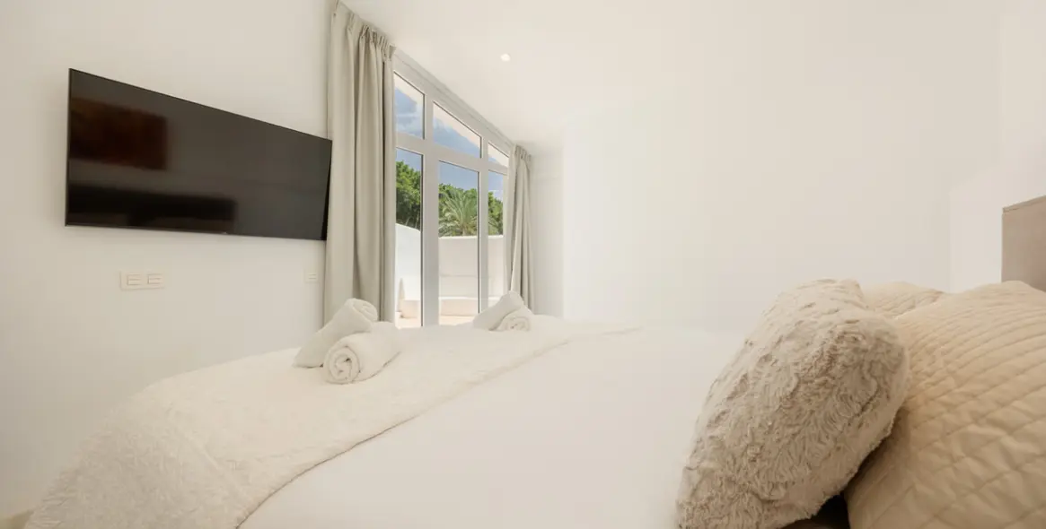 Alquiler a largo plazo de villa independiente en Costabella 18