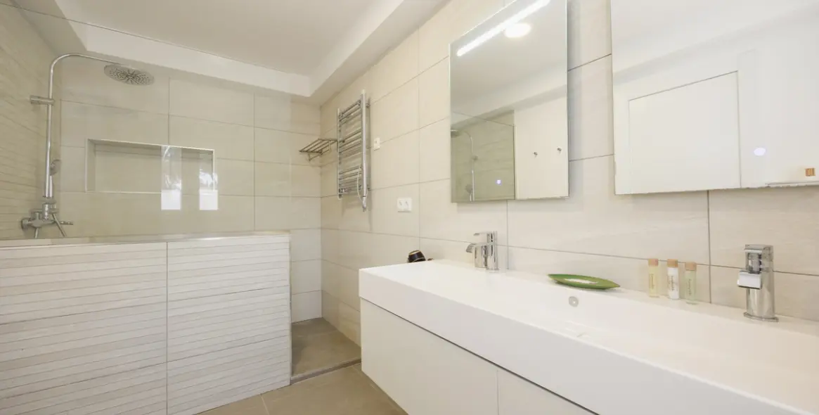 Alquiler a largo plazo de villa independiente en Costabella 19