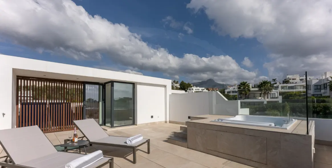 Short-term rent of semi-detached house in Nueva Andalucía 5