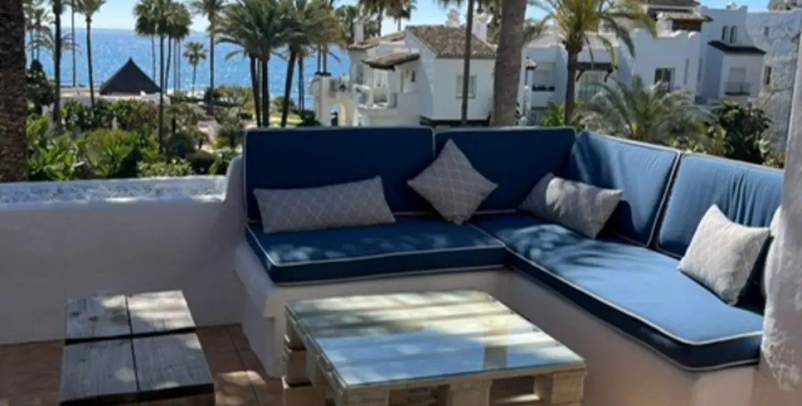 Short-term rent of middle floor apartment in Estepona 1