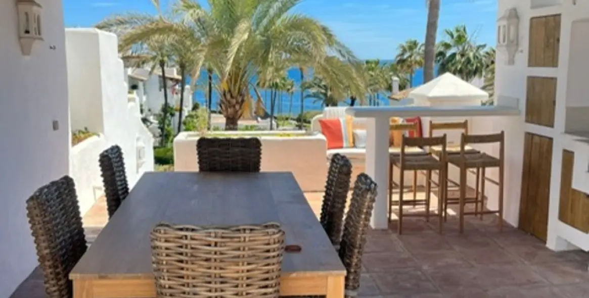 Short-term rent of middle floor apartment in Estepona 2