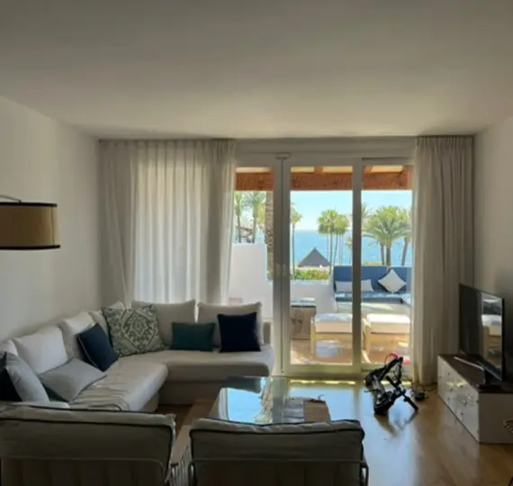 Short-term rent of middle floor apartment in Estepona