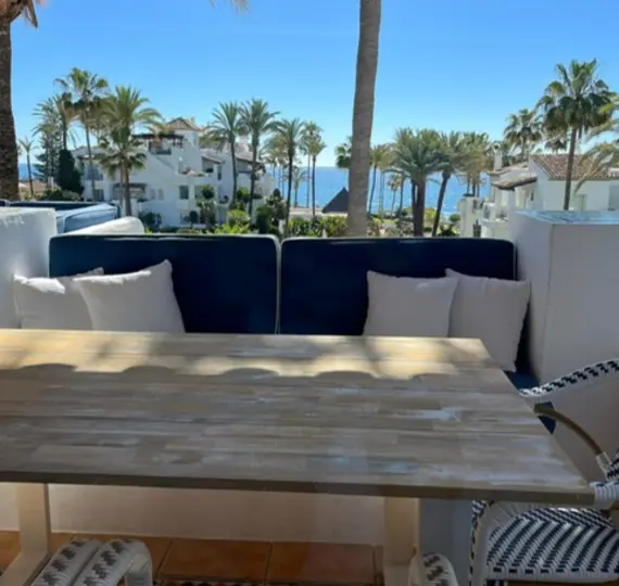Short-term rent of middle floor apartment in Estepona