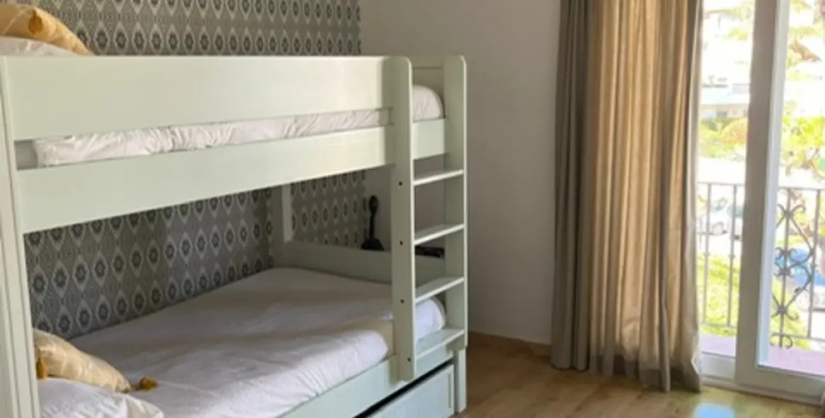 Short-term rent of middle floor apartment in Estepona 9