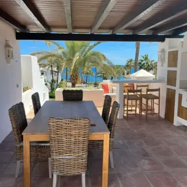 Краткосрочная аренда апартаментов на среднем этаже в Estepona