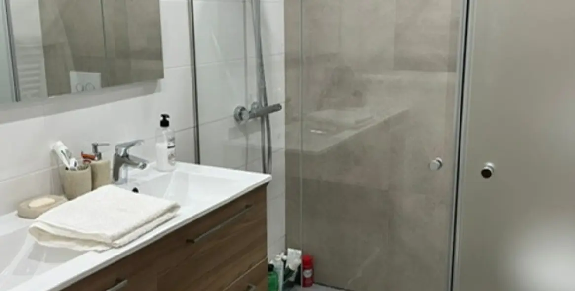 Short-term rent of middle floor apartment in Estepona 12