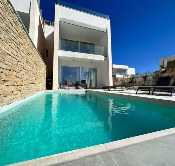 Краткосрочная аренда  отдельно стоящей виллы в Calahonda