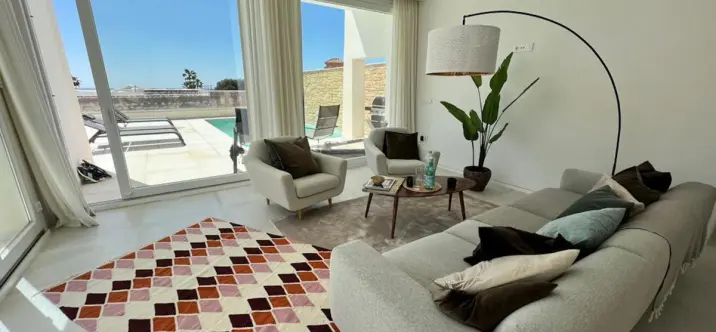 Short-term rent of detached villa in Calahonda 0