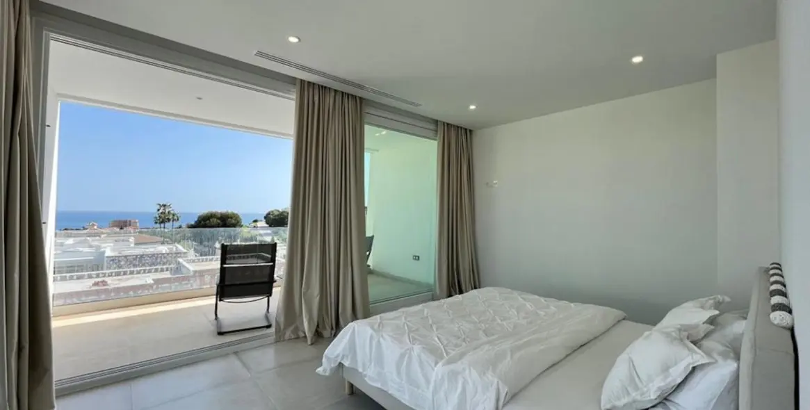 Краткосрочная аренда  отдельно стоящей виллы в Calahonda 11