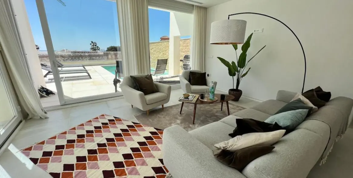 Краткосрочная аренда  отдельно стоящей виллы в Calahonda 1