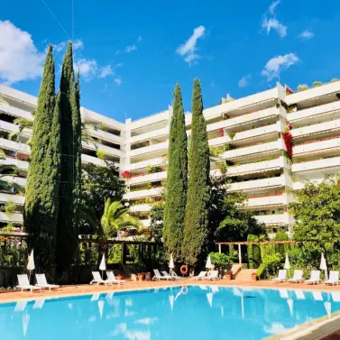 Краткосрочная аренда апартаментов на среднем этаже в Marbella