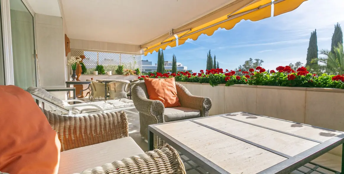 Short-term rent of middle floor apartment in Marbella 3