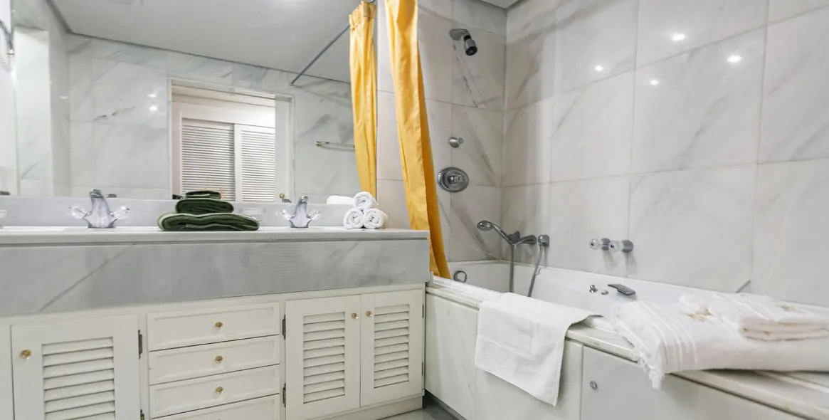 Short-term rent of middle floor apartment in Marbella 15