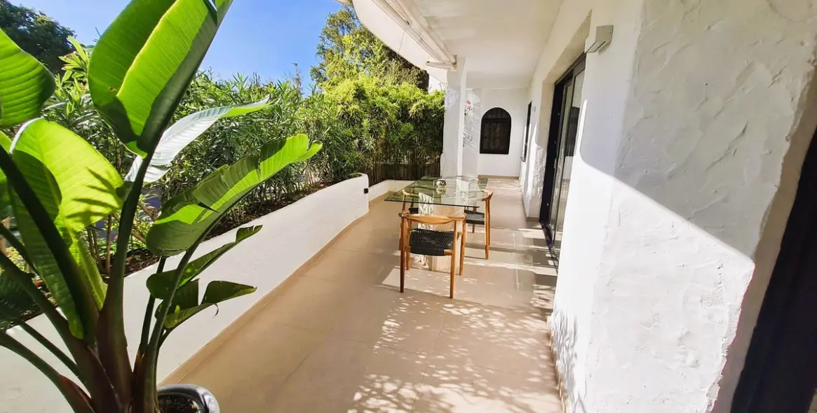 Short-term rent of middle floor apartment in The Golden Mile 2