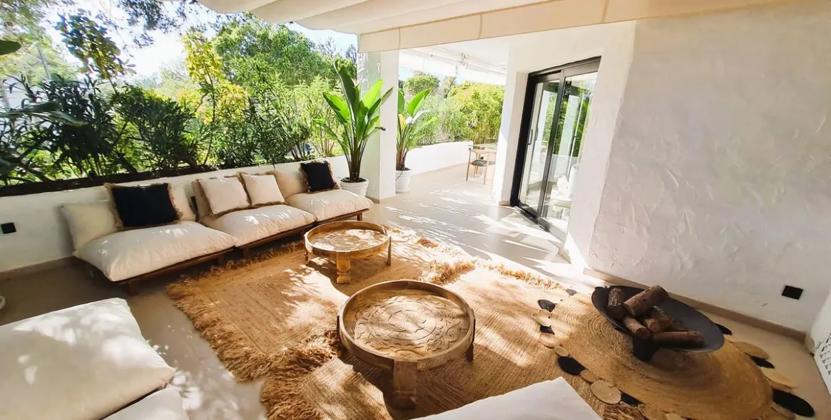 Short-term rent of middle floor apartment in The Golden Mile 4