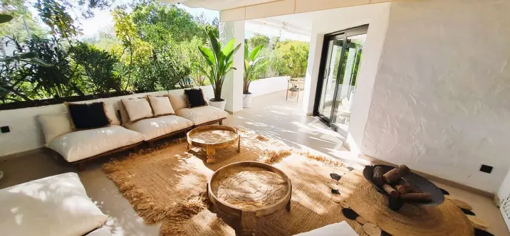 Short-term rent of middle floor apartment in The Golden Mile 3