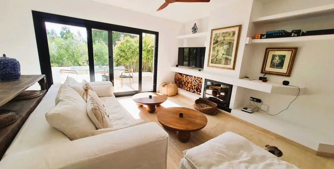 Short-term rent of middle floor apartment in The Golden Mile 5