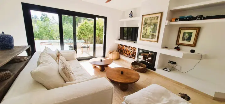 Short-term rent of middle floor apartment in The Golden Mile 4