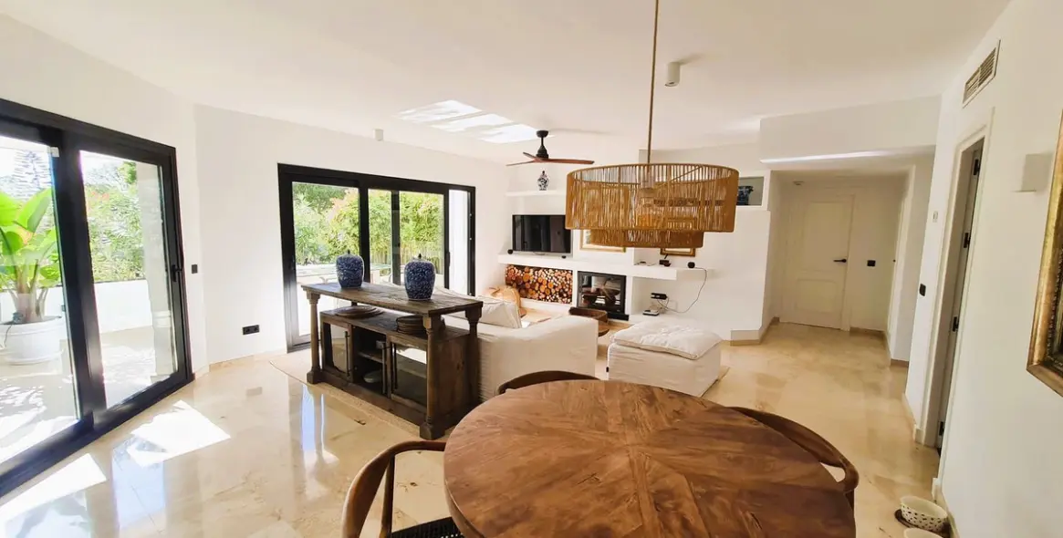 Short-term rent of middle floor apartment in The Golden Mile 6