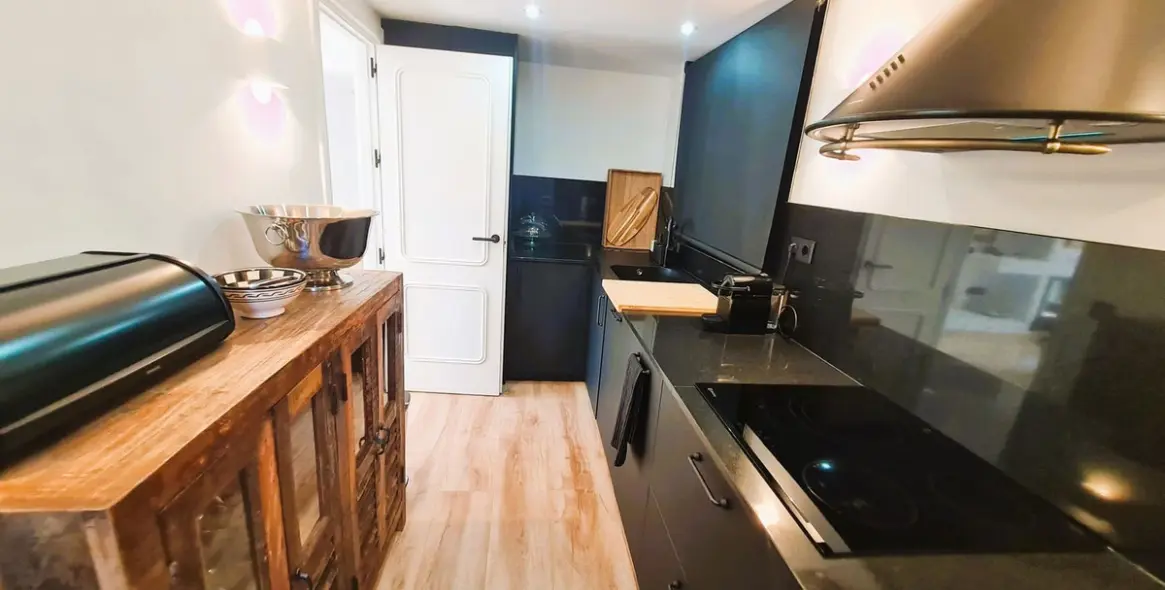 Short-term rent of middle floor apartment in The Golden Mile 8