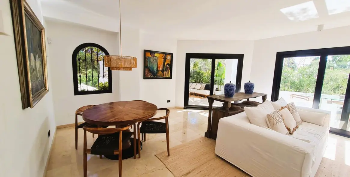 Short-term rent of middle floor apartment in The Golden Mile 9