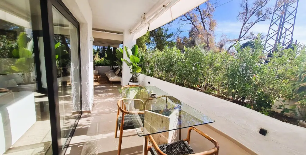 Short-term rent of middle floor apartment in The Golden Mile 10