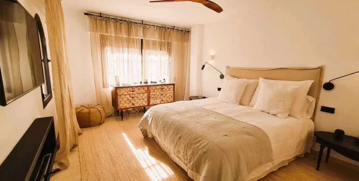 Short-term rent of middle floor apartment in The Golden Mile 13