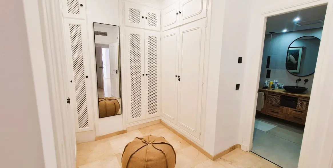 Short-term rent of middle floor apartment in The Golden Mile 14