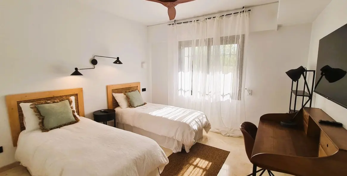 Short-term rent of middle floor apartment in The Golden Mile 17