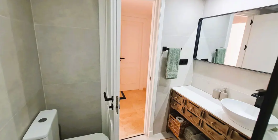 Short-term rent of middle floor apartment in The Golden Mile 19