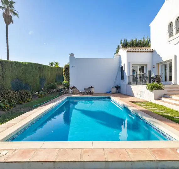 Краткосрочная аренда  отдельно стоящей виллы в Benahavís