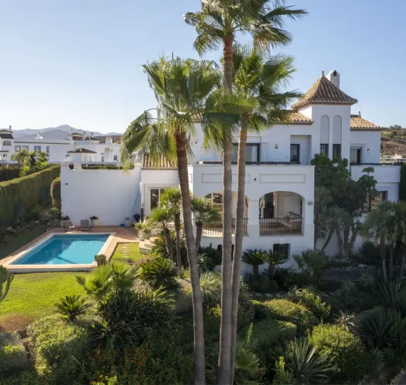 Краткосрочная аренда  отдельно стоящей виллы в Benahavís