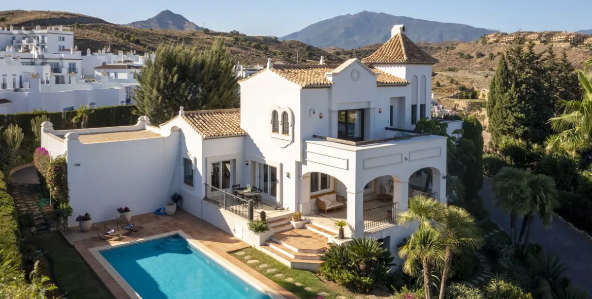 Краткосрочная аренда  отдельно стоящей виллы в Benahavís 1