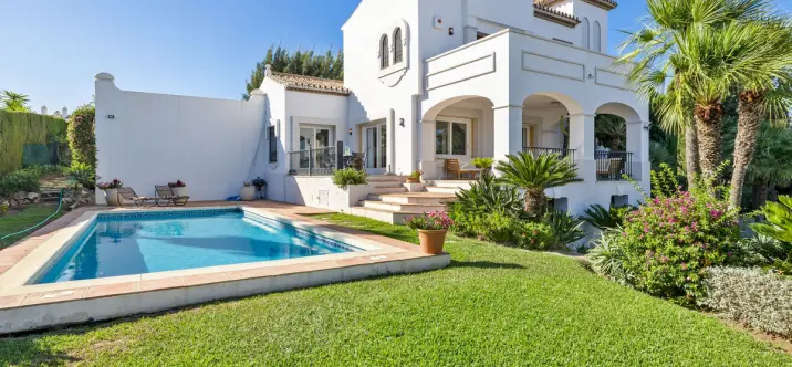 Alquiler a corto plazo de villa independiente en Benahavís 1