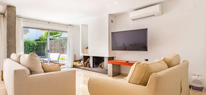 Short-term rent of townhouse in The Golden Mile 2