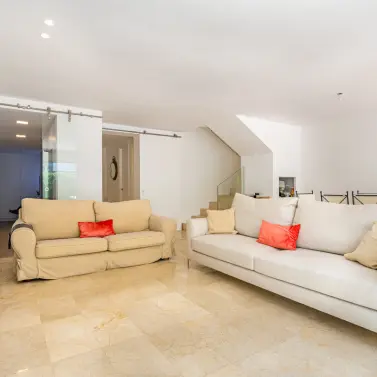 Short-term rent of townhouse in The Golden Mile