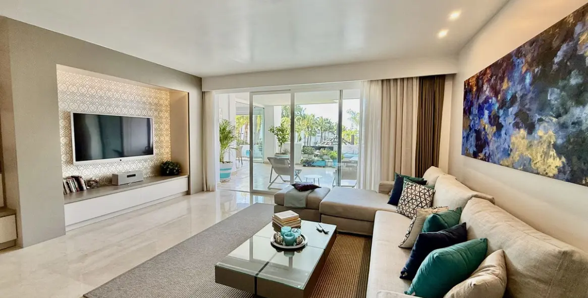 Short-term rent of middle floor apartment in The Golden Mile 1