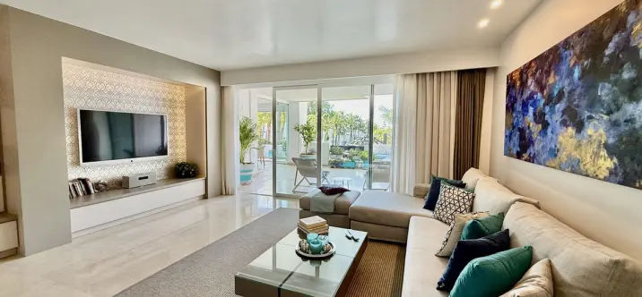 Short-term rent of middle floor apartment in The Golden Mile 0