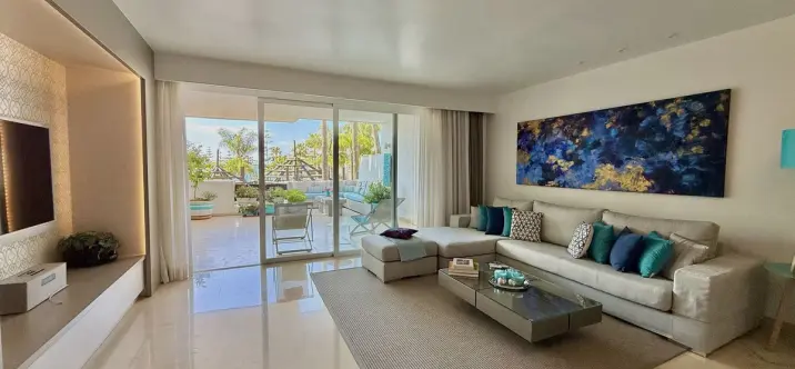 Short-term rent of middle floor apartment in The Golden Mile 1