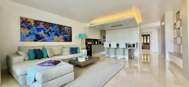 Short-term rent of middle floor apartment in The Golden Mile 2